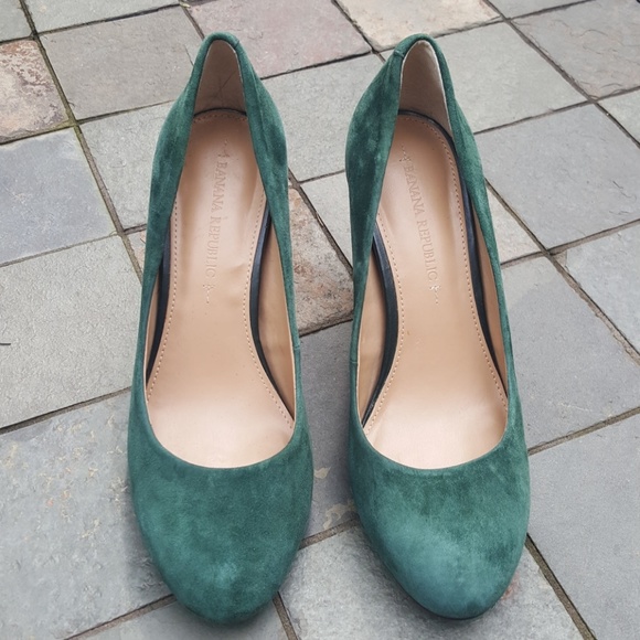 emerald green suede pumps